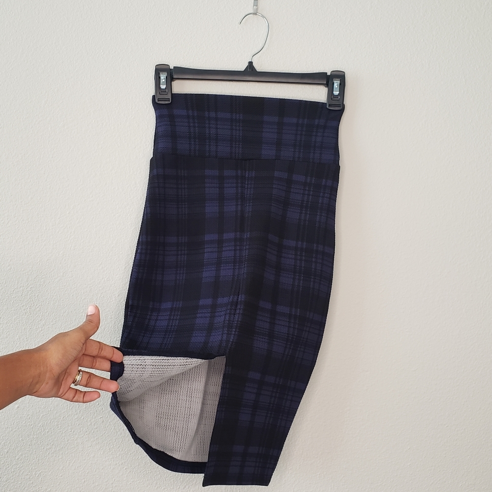 Ultra flirt navy  and black plaid pencil skirt - Picture 4 of 7